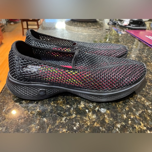 Women’s Skechers Goga Max Mesh shoe - Picture 2 of 3